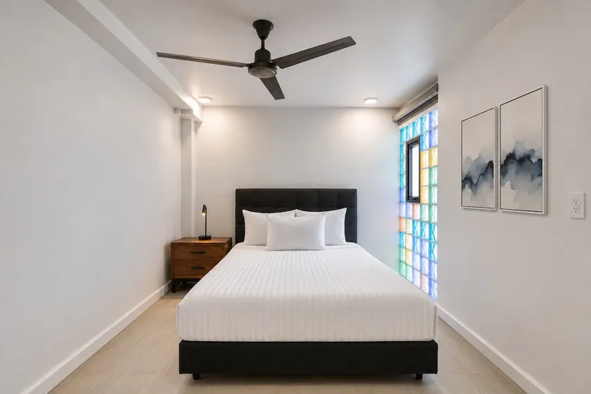 City Life Hub | Apt+In the Nightlife Scene - Image 1
