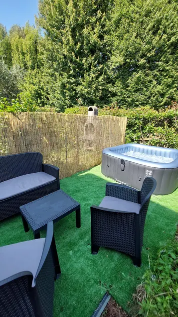 Jacuzzi and garden – near Lake Maggiore and Milan - Image 1