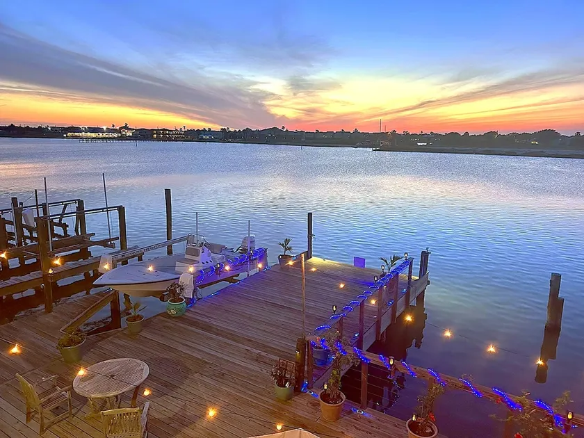 Key Allegro Waterfront Guesthouse with Dock - Image 1