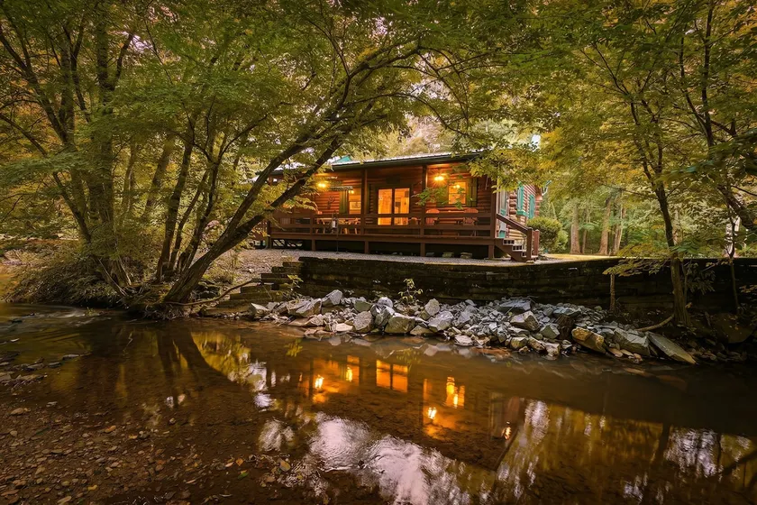 Creekside Schatz, Hide N Creek, nur wenige Minuten von der Innenstadt von Blue Ridge entfernt.  Haustierfreundlich. - Image 1