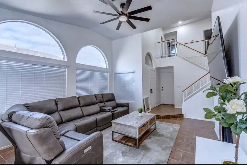 Charming 4-bedroom house w/Pool - Image 1
