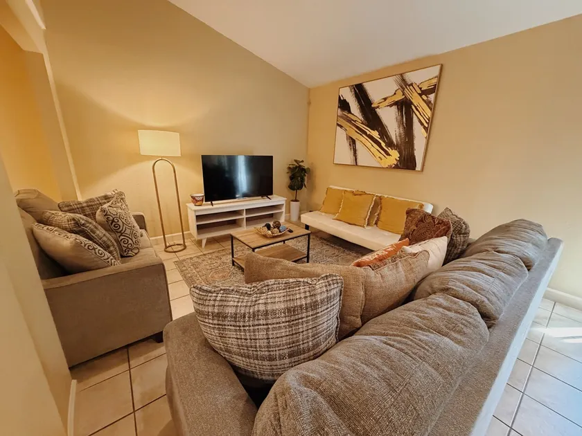 Valdosta Roomy 3BR • Close to Moody AFB & VSU - Image 1