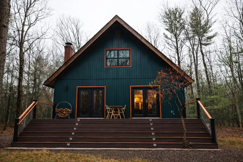 Modern Chalet with Hot Tub & Fire Pit at Lake Wallenpaupack - Image 1