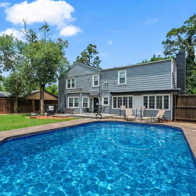 Pool*Sleeps-19*3 baths*by TTU*Clean*fam friendly - Image 1