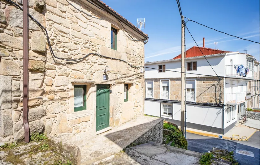 Lovely home in Muros with WiFi - Image 1