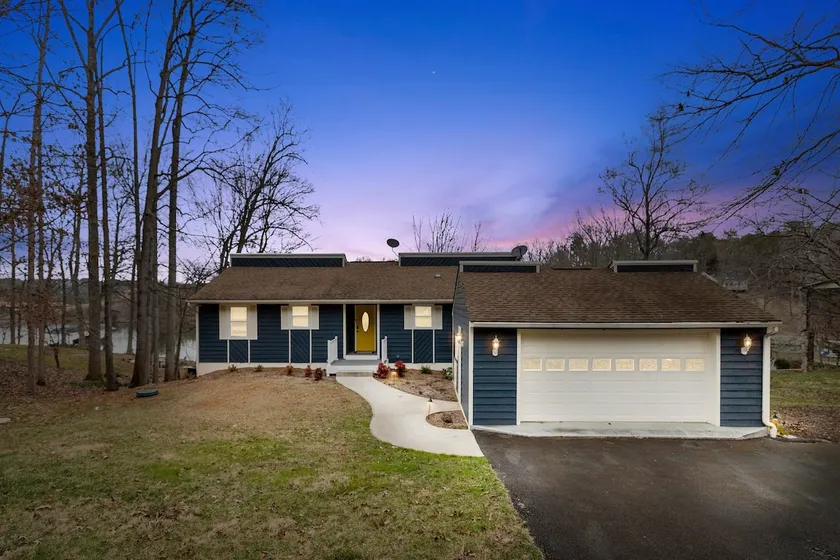 Lakefront Home w/dock near Bridgewater/Bars/Food - Image 1
