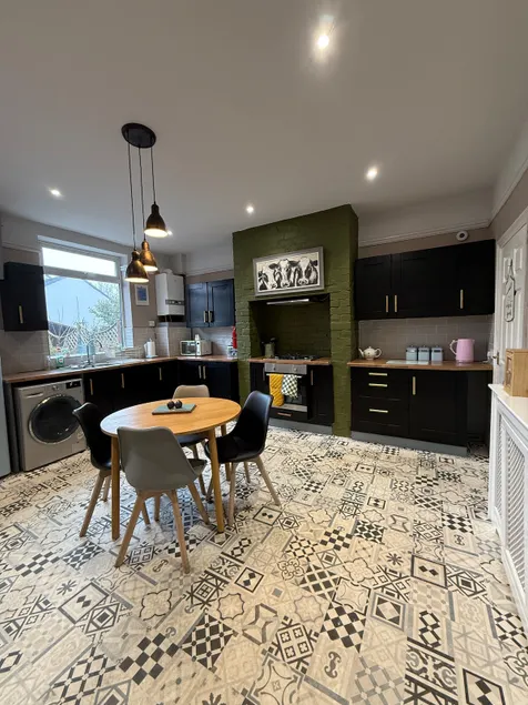 Horbury town, walkable to all amenities. - Image 1