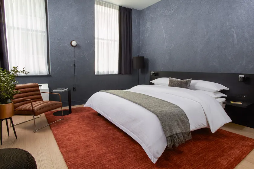 Mint House 70 Pine by Kasa | Deluxe Studio King - Image 1