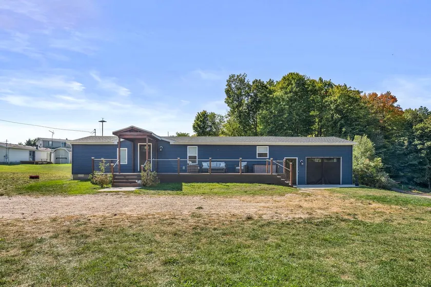 Lake Front Cottage - Image 1