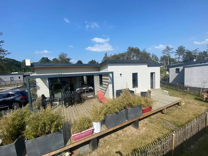 Luxury Chalet - Sleeps 7 - Heated Pool - WIFI - Near Beach & Shops - Image 1