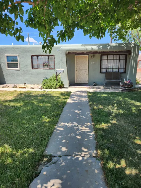Family-friendly home in Uptown - Image 1