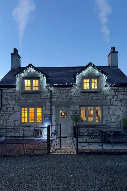 Llinos Cottage - Image 1