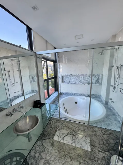 Jacuzzi - Image 1