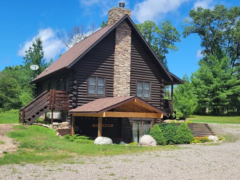 Little Valley private log cabin in the woods by Lake Petenwell - Image 1