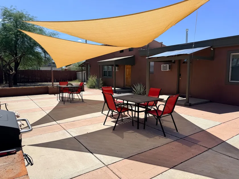 Cute Bungalow 1 Mile from U of A - Image 1