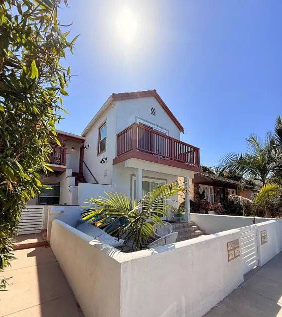 Huge 1200 Sq Ft Updated Spanish Style Apartment- Steps To The Beach AND The Bay! - Image 1