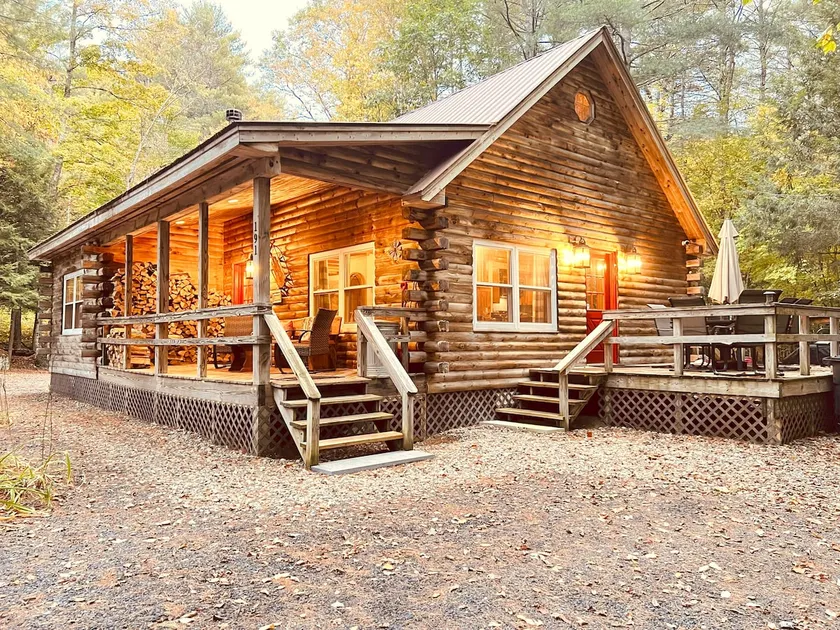 Nature Lodge w/Large Hot Tub, Firepit, Fireplace,5mns to Gore Mountain! - Image 1