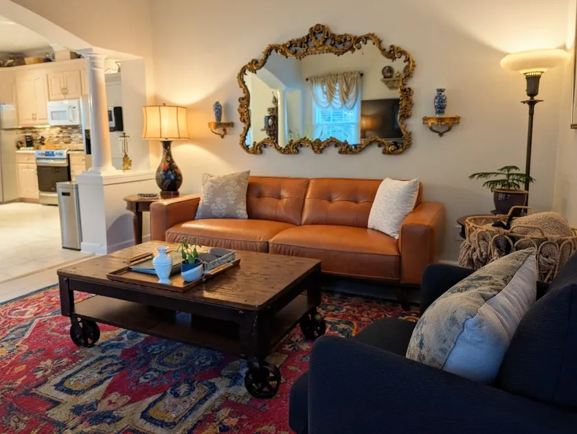 Granny Chic Suite | Full Kitchen, W/D, King Bed - Image 1