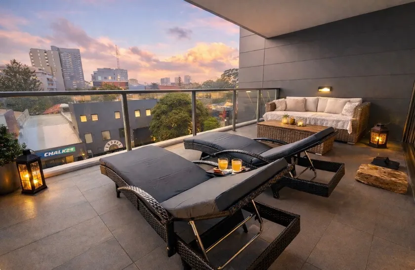 Luxury unit 2BR + 2BA, Free Parking, Pet-Friendly - Image 1