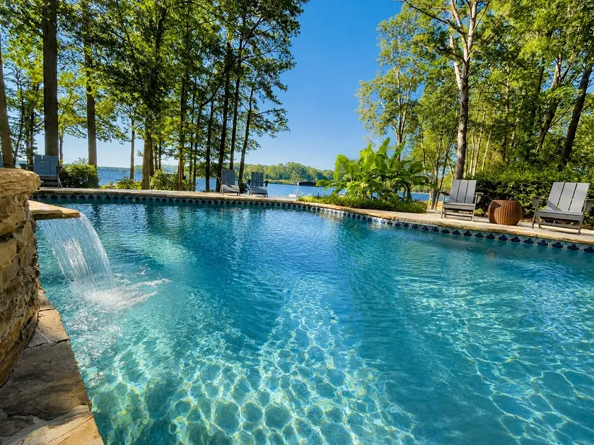 Knot your Average Lake House with pool and hot tub - Image 1