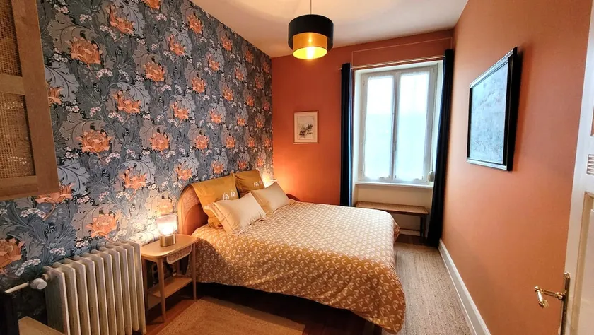 Victorine Apartment - Rose Garden View - Image 1