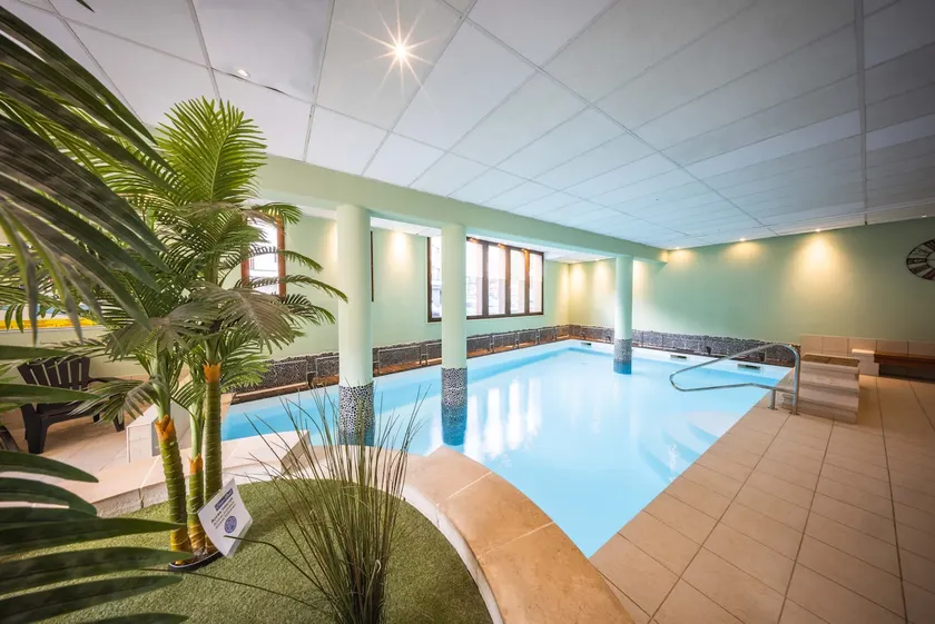 Apartment 8/10 p Pool - Right in the center of St Lary - Image 1