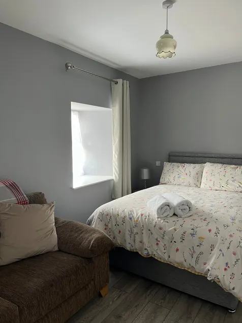 Renovated Farm Cottage - Image 1