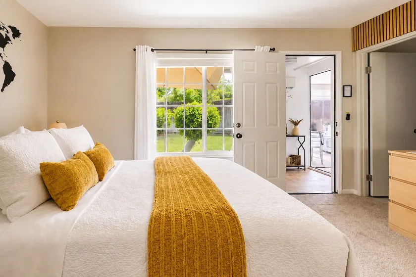 Private Suite • Kitchen • Parking • No Extra Fee - Image 1