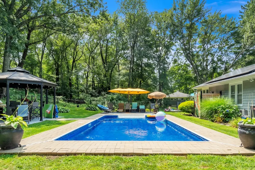 Amazing Paradise, Seasonal Pool, BBQ, Pool Table. - Image 1
