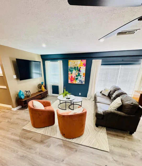 Private 2bed duplex, Stylish, Clean & Comfortable - Image 1