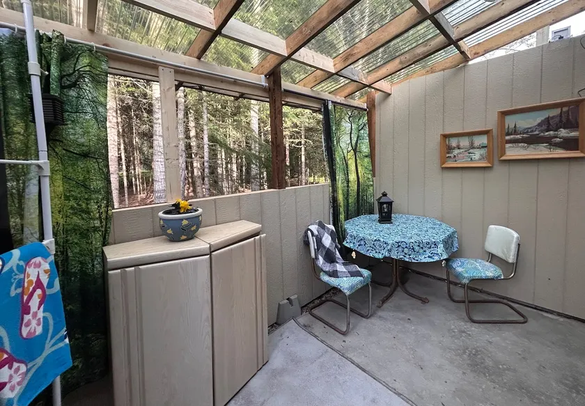 Bench Creek Cabin at Penny Lane - Image 1