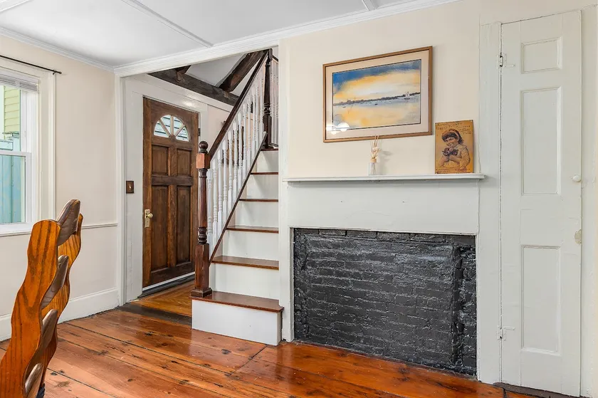 Historic Downtown Cottage | Quiet patio | Parking - Image 1