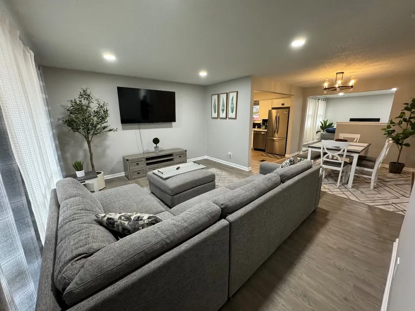 Cozy Home Novi 3 Bedroom/2 Bath - Image 1