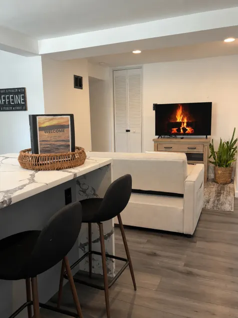 Modern Retreat | Private Yard & Fire Pit - Image 1