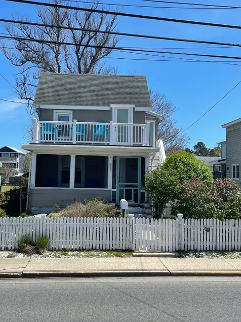 Oysterhaven Cottage-Waterview Balcony & ScreenPrch - Image 1
