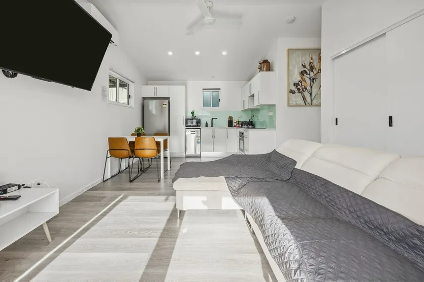 Lovely Hidden Gem in Redcliffe - Image 1