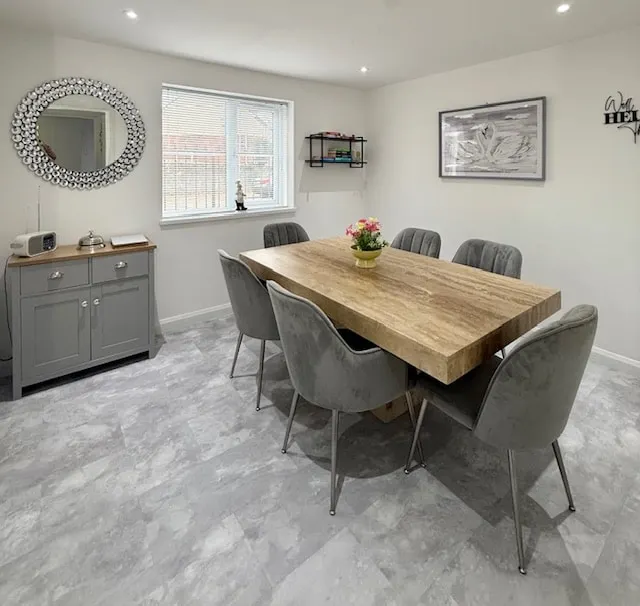 Modern Cardiff Home - parking for up to 3 cars - Image 1