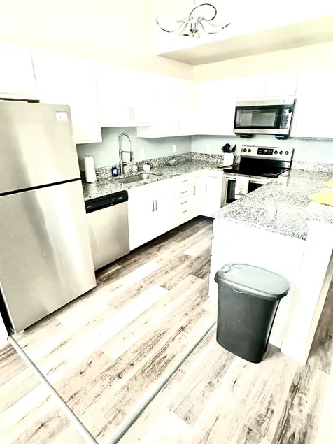 Dwtn Heart Entire 1 bd apt - NEW - Image 1