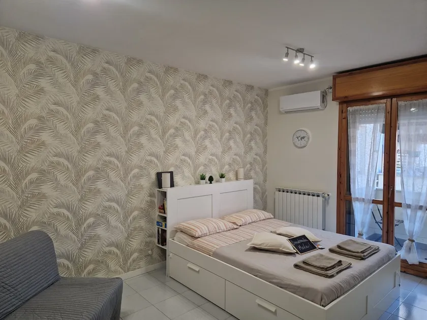 CASA AMUNI' modern studio apartment with parking & Wi-Fi - Image 1
