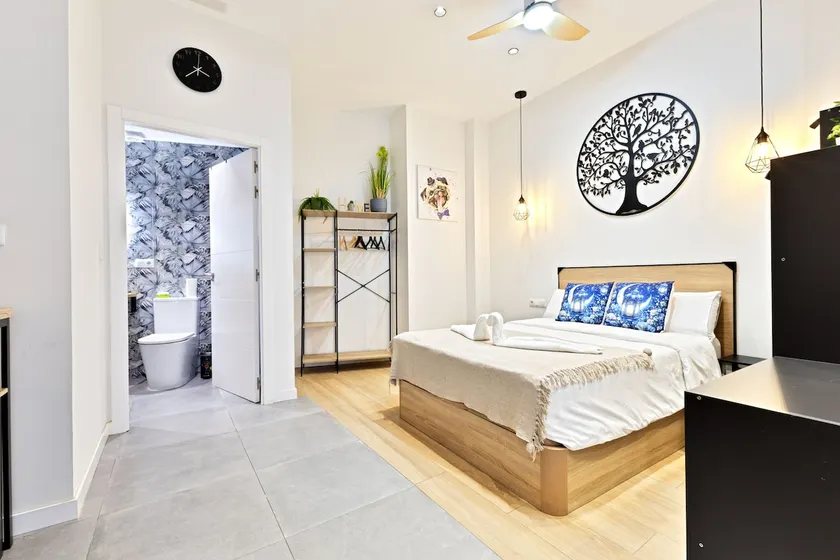 Panda — Central Apt, Turia Park - Image 1