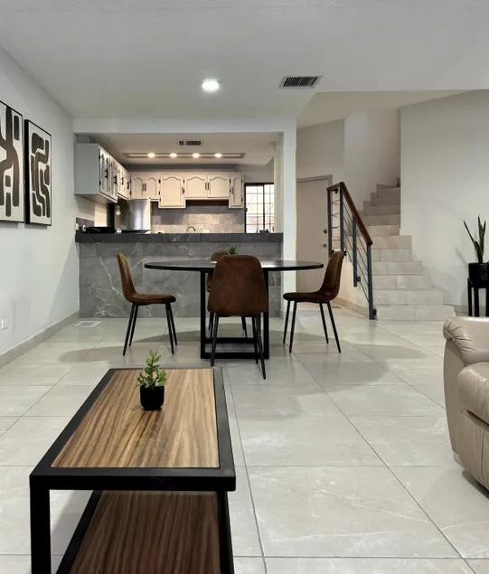 Ideal house: quiet location and super connected. - Image 1