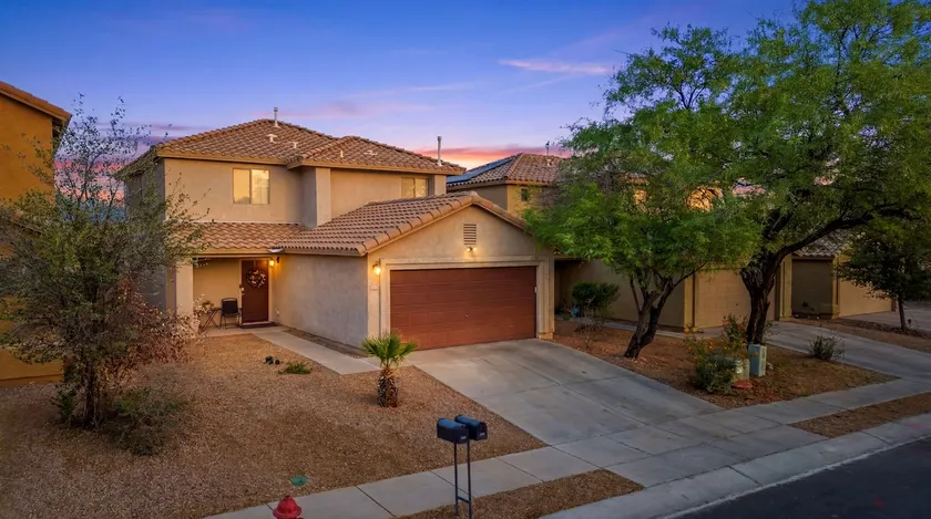 Modern & Comfortable Residence 4BR/2BA - Image 1