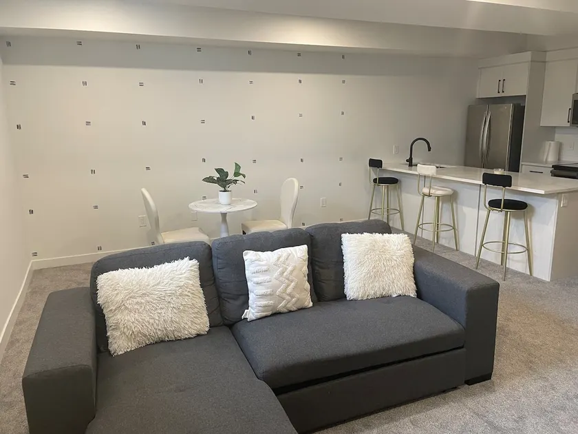 The Emerald Suite - 2 beds. 10mins to Downtown - Image 1