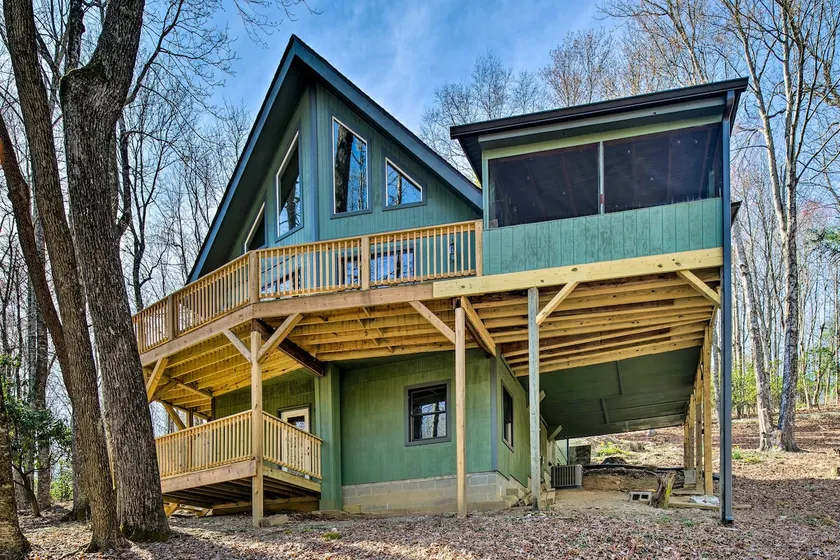 Peaceful Brevard Mountain Cabin: Hike, Golf & Swim - Image 1