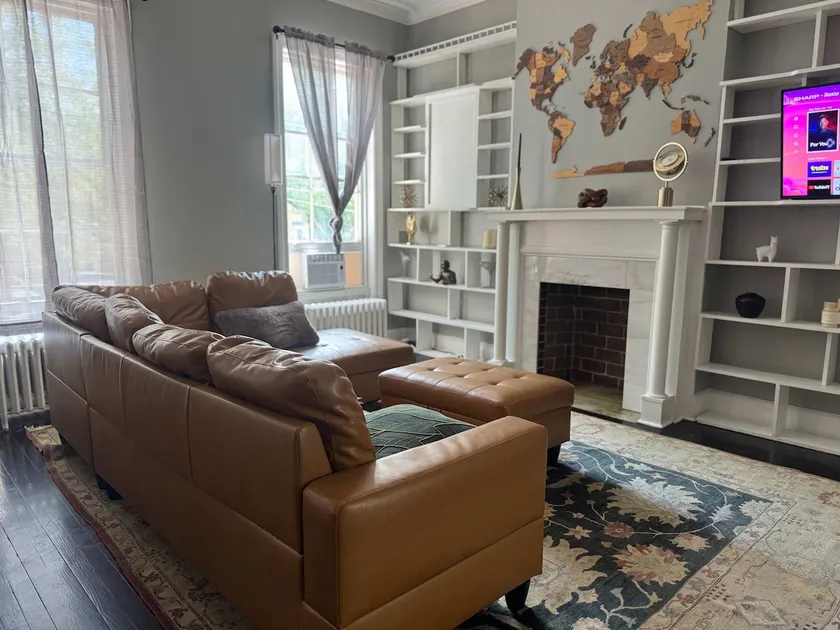 Classic Albany Charm Fully Furnished - Image 1