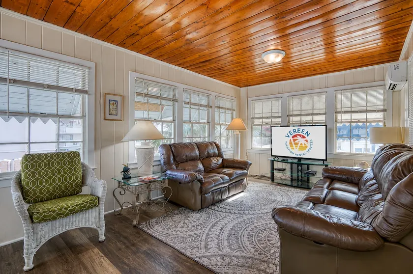 Quaint 2BD Ocean View Family Home - Image 1