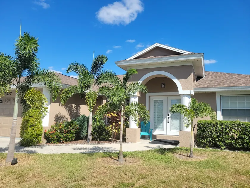 Sarasota home in the Heart of the Gulfs most beautiful beaches. - Image 1