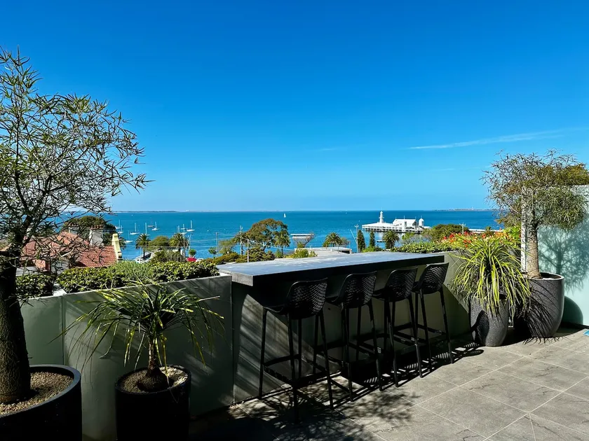 Waterfront location. Views! Billy’s Lookout. - Image 1