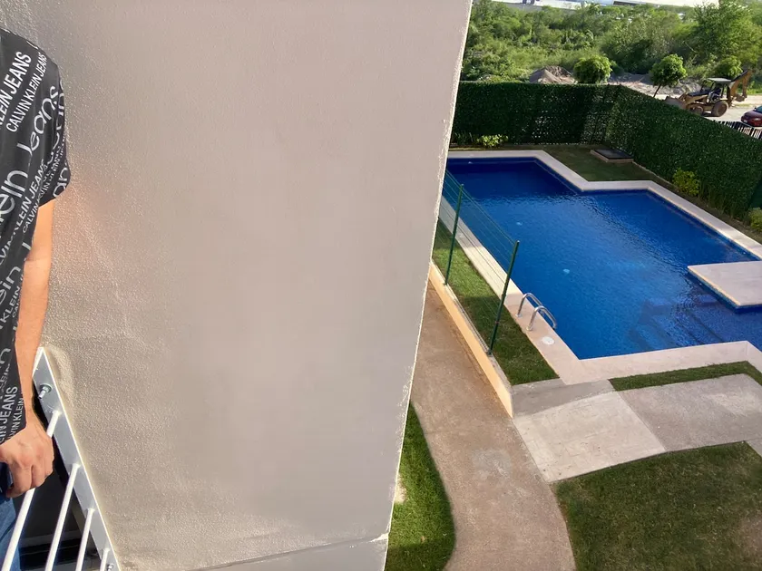 Apartment with pool - Image 1