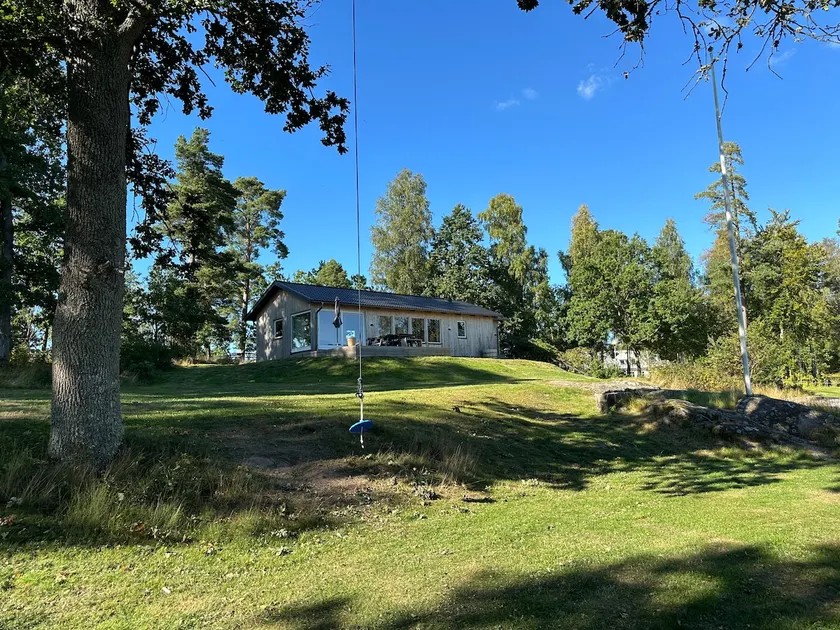 Småland's Idyll by the lake Vidöstern - Image 1